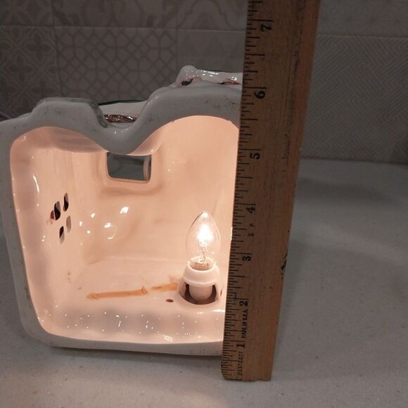 Vintage 80's Christmas Around The World Lighted Snowhouse House Of Lloyd Decor - Picture 14 of 16